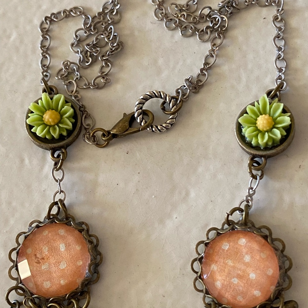 Antique Green and Black Pelican Peas Necklace with Lime Accents - Picture 6 of 9